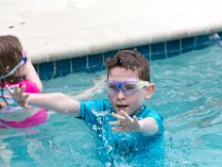 DSC 2906 : Luke Ella Jeff Tyler Ava Pool