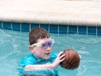 DSC 2976 : Luke Ella Jeff Tyler Ava Pool